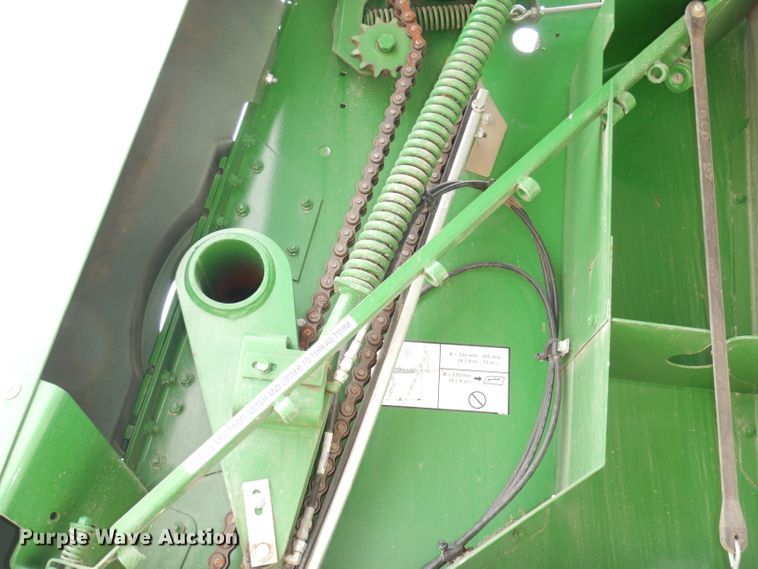 image for item KA9721 2015 John Deere 569 Premium  round baler