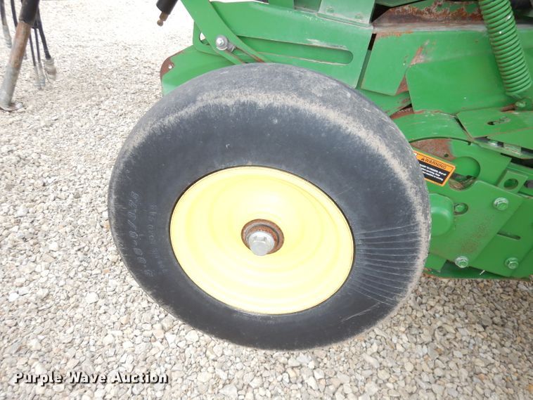image for item KA9721 2015 John Deere 569 Premium  round baler