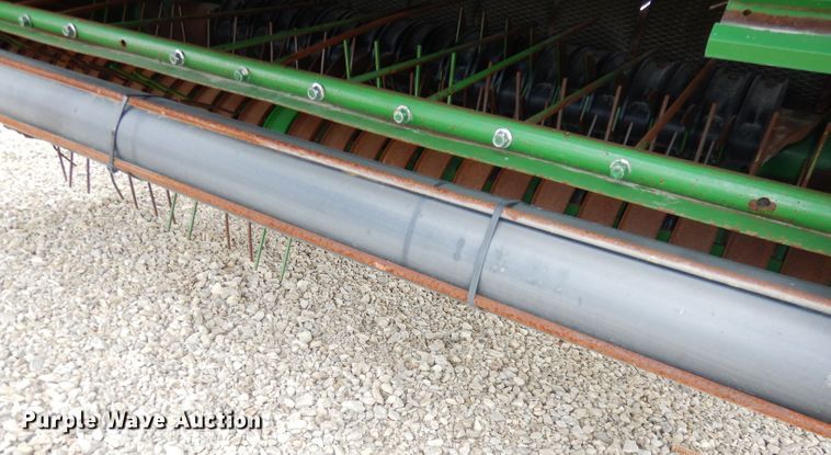 image for item KA9721 2015 John Deere 569 Premium  round baler