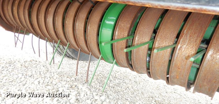 image for item KA9721 2015 John Deere 569 Premium  round baler