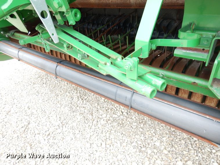 image for item KA9721 2015 John Deere 569 Premium  round baler