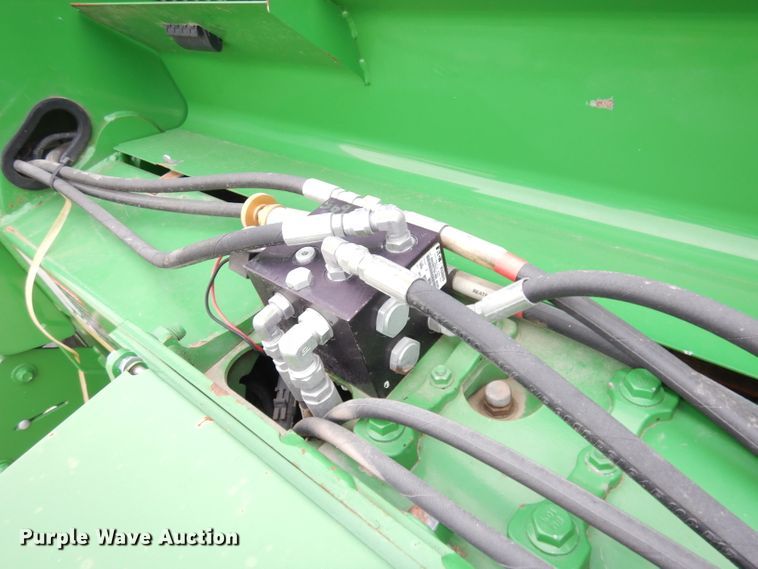 image for item KA9721 2015 John Deere 569 Premium  round baler