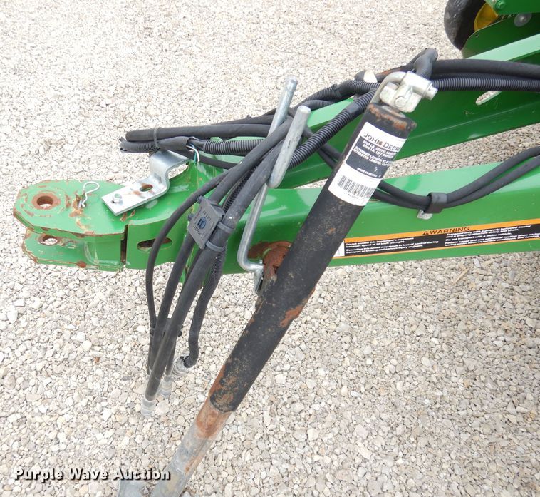 image for item KA9721 2015 John Deere 569 Premium  round baler