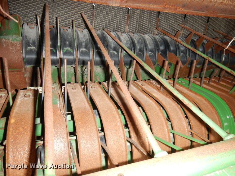 image for item KA9721 2015 John Deere 569 Premium  round baler