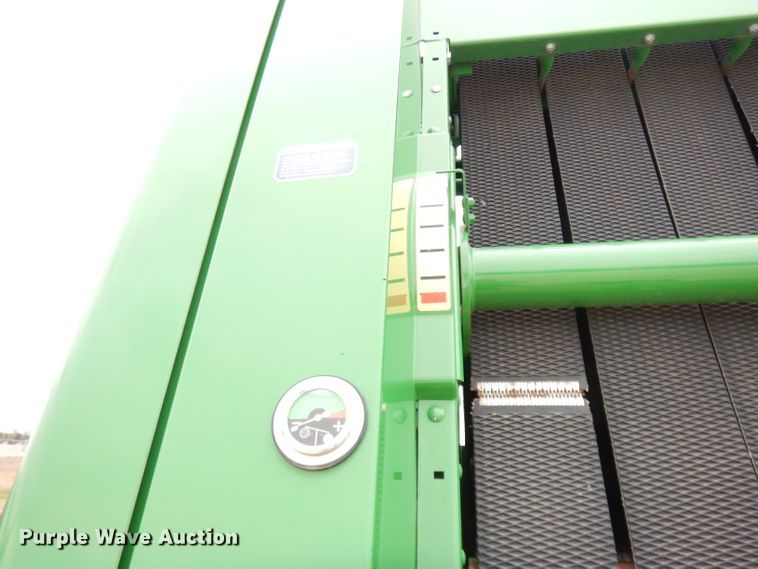 image for item KA9721 2015 John Deere 569 Premium  round baler