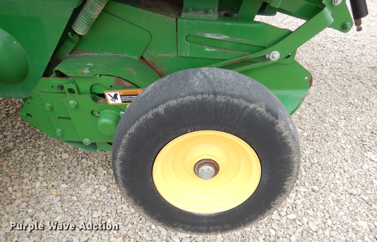 image for item KA9721 2015 John Deere 569 Premium  round baler