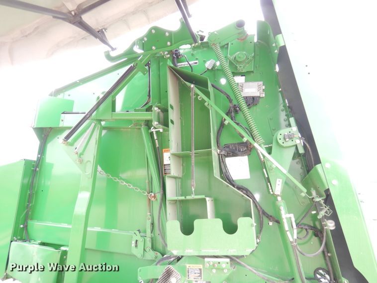 image for item KA9721 2015 John Deere 569 Premium  round baler