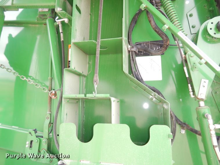 image for item KA9721 2015 John Deere 569 Premium  round baler