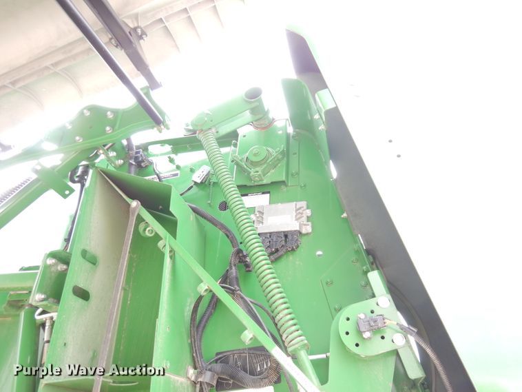 image for item KA9721 2015 John Deere 569 Premium  round baler