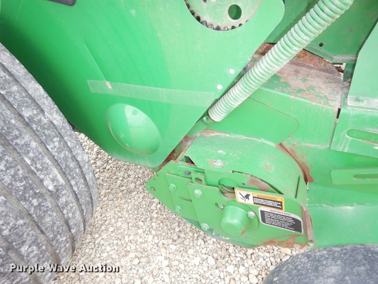 image for item KA9721 2015 John Deere 569 Premium  round baler