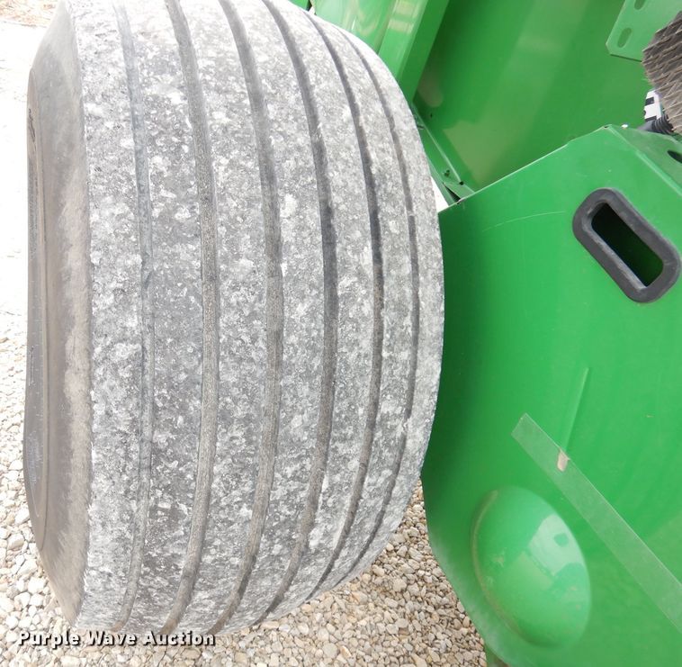 image for item KA9721 2015 John Deere 569 Premium  round baler