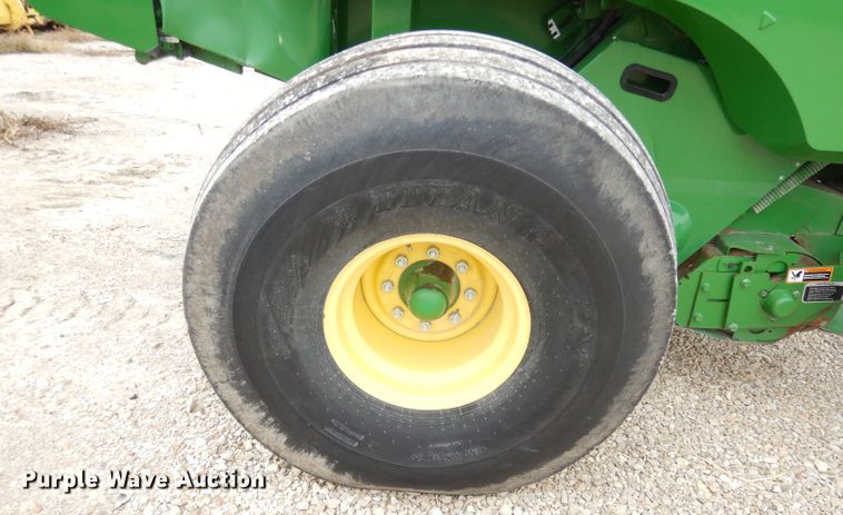 image for item KA9721 2015 John Deere 569 Premium  round baler