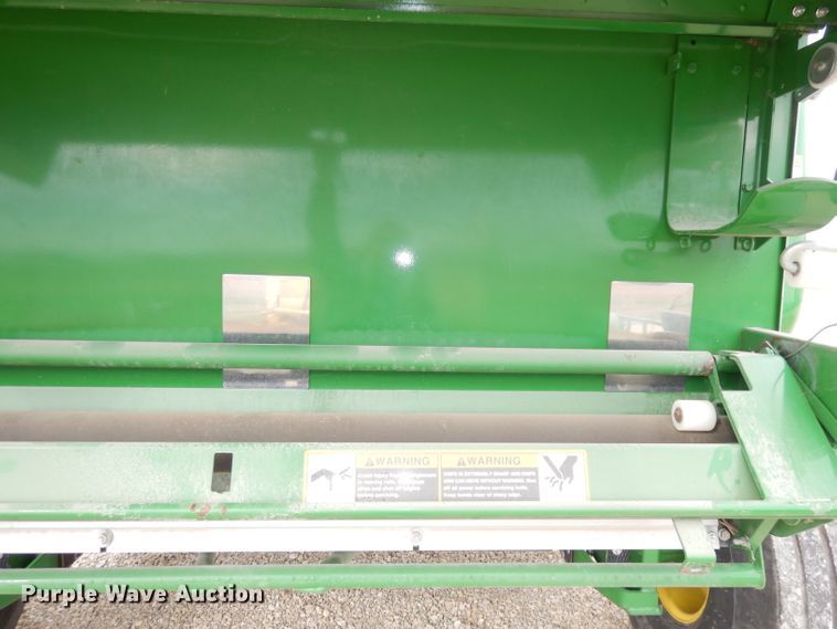 image for item KA9721 2015 John Deere 569 Premium  round baler