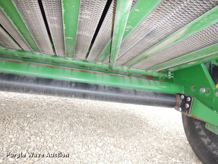 image for item KA9721 2015 John Deere 569 Premium  round baler