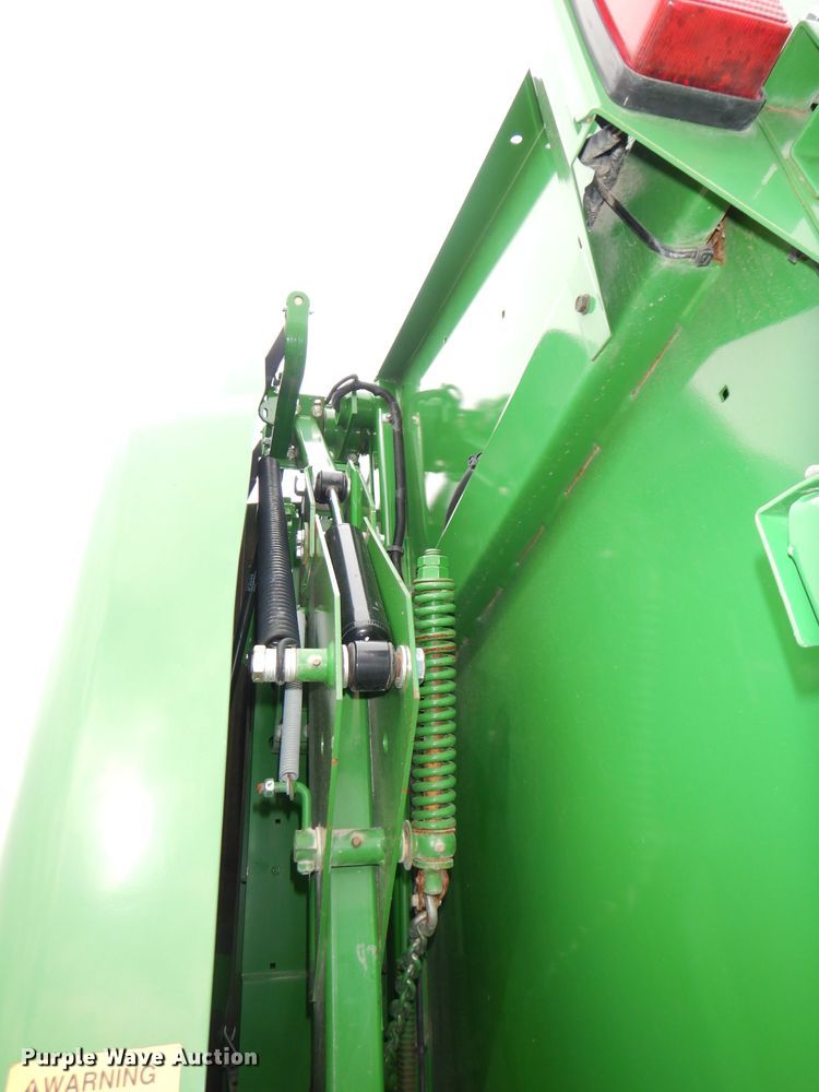 image for item KA9721 2015 John Deere 569 Premium  round baler