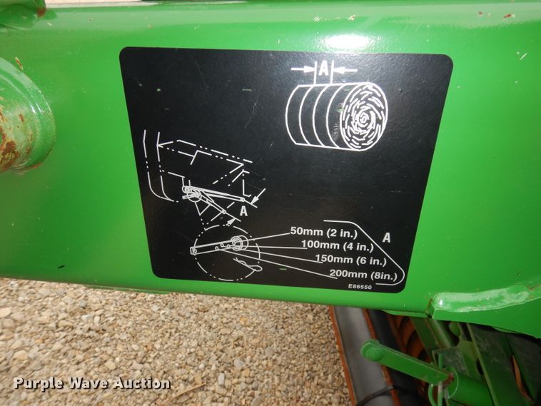 image for item KA9721 2015 John Deere 569 Premium  round baler