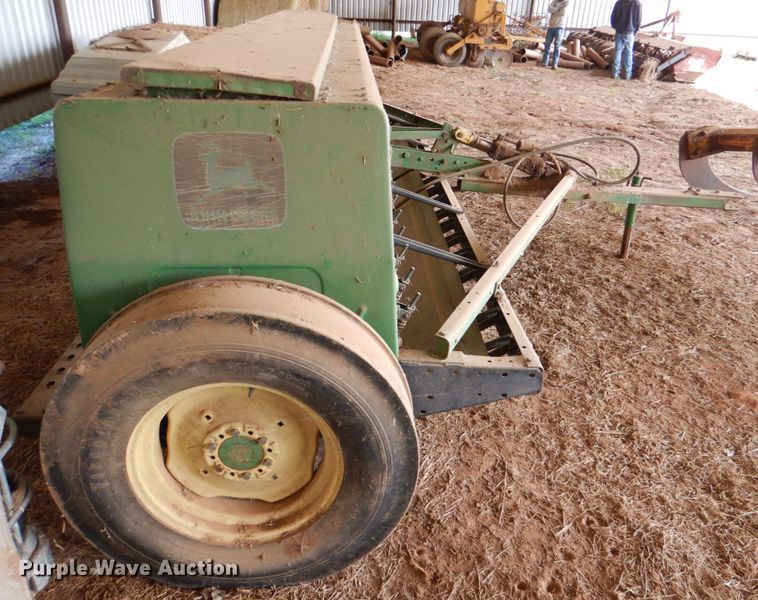 image for item KQ9628 John Deere 450  grain drill