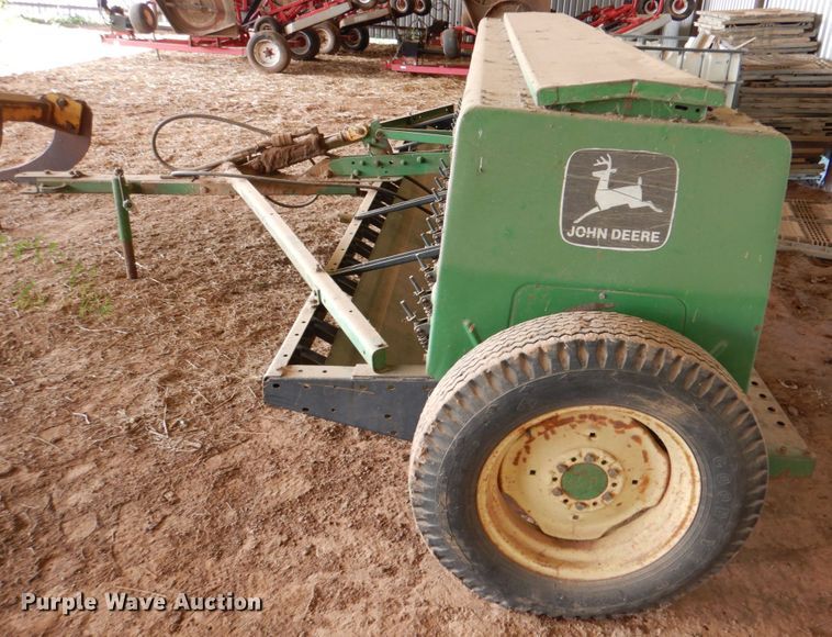 image for item KQ9628 John Deere 450  grain drill