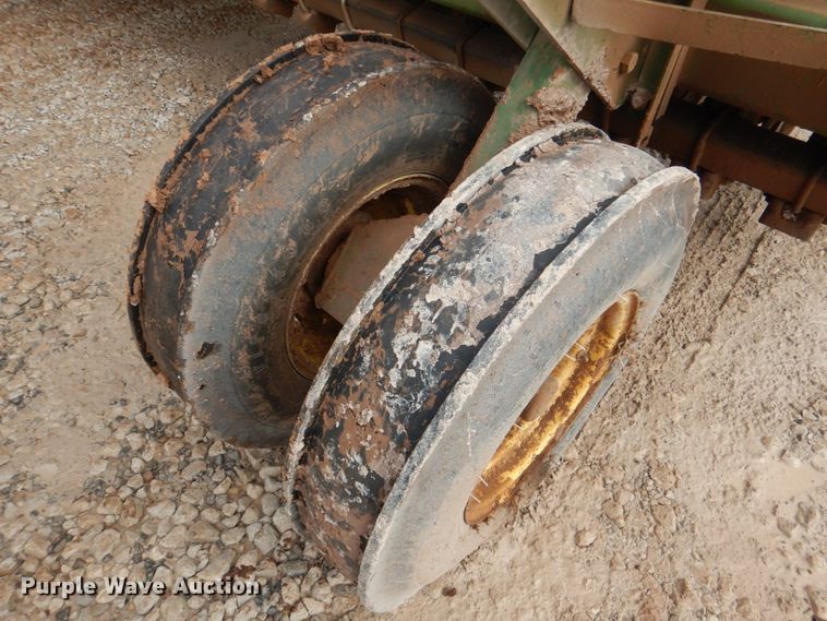 image for item KQ9631 John Deere 455  grain drill