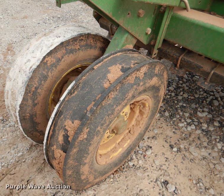image for item KQ9631 John Deere 455  grain drill