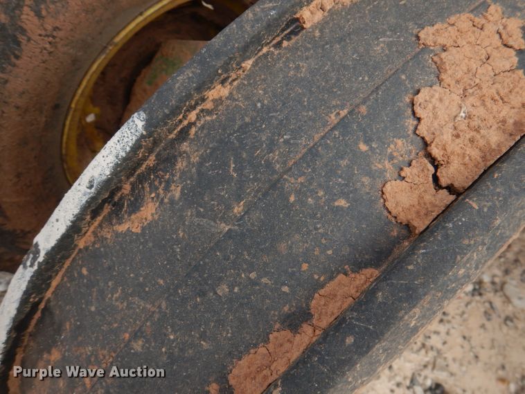 image for item KQ9631 John Deere 455  grain drill