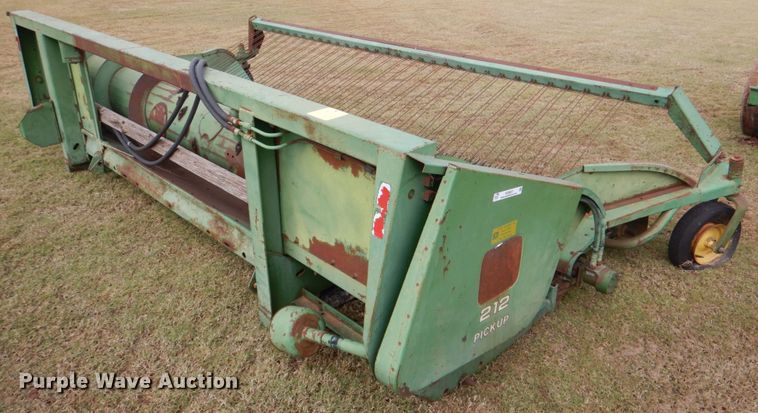 image for item KQ9637 John Deere 212  pickup head
