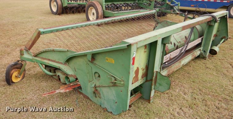 image for item KQ9637 John Deere 212  pickup head