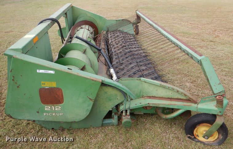 image for item KQ9637 John Deere 212  pickup head