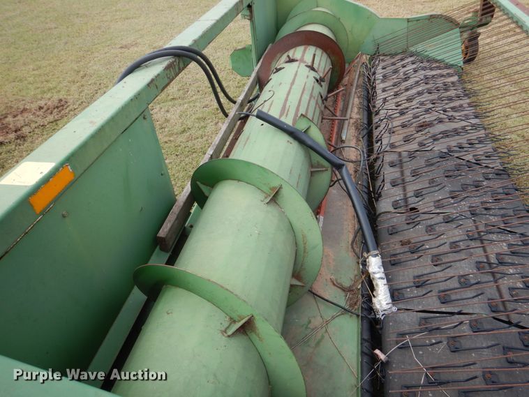 image for item KQ9637 John Deere 212  pickup head