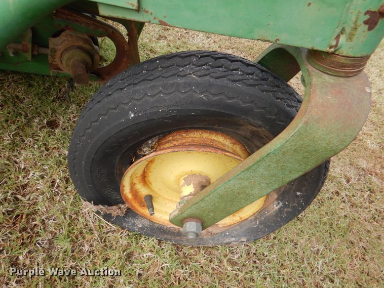 image for item KQ9637 John Deere 212  pickup head