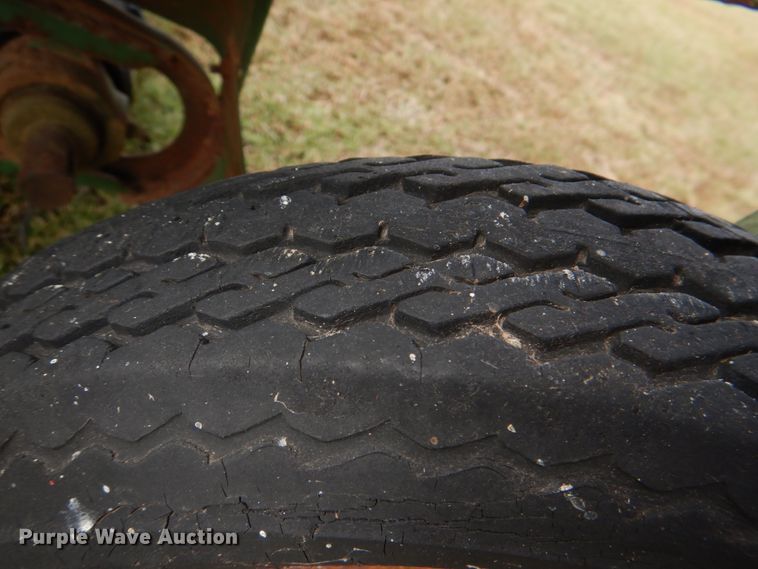 image for item KQ9637 John Deere 212  pickup head