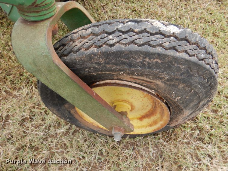 image for item KQ9637 John Deere 212  pickup head