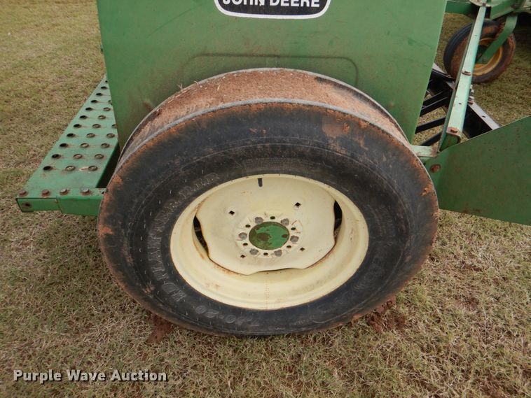 image for item KQ9638 John Deere 450  grain drill