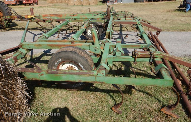 image for item KQ9661 John Deere  field cultivator