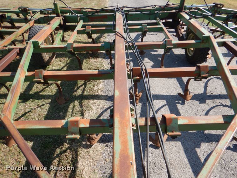 image for item KQ9661 John Deere  field cultivator