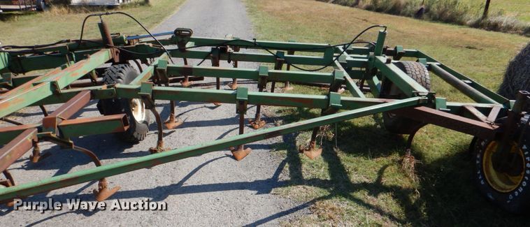 image for item KQ9661 John Deere  field cultivator