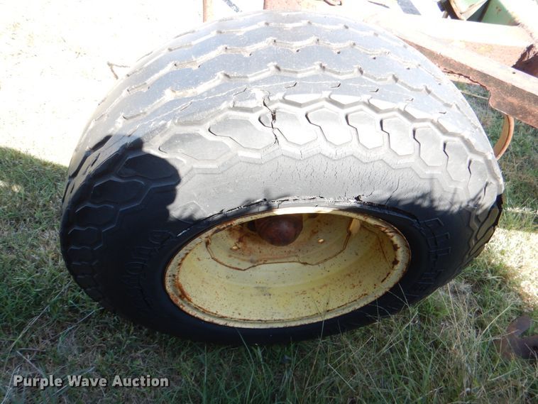 image for item KQ9661 John Deere  field cultivator