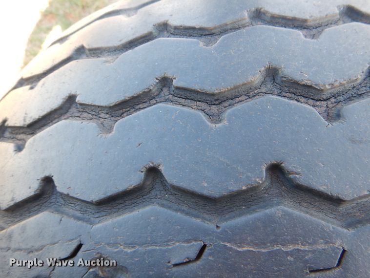 image for item KQ9661 John Deere  field cultivator