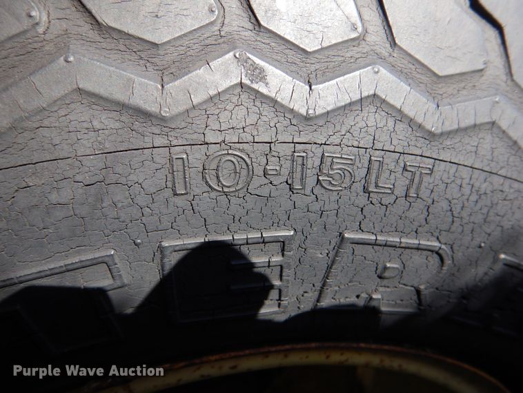 image for item KQ9661 John Deere  field cultivator