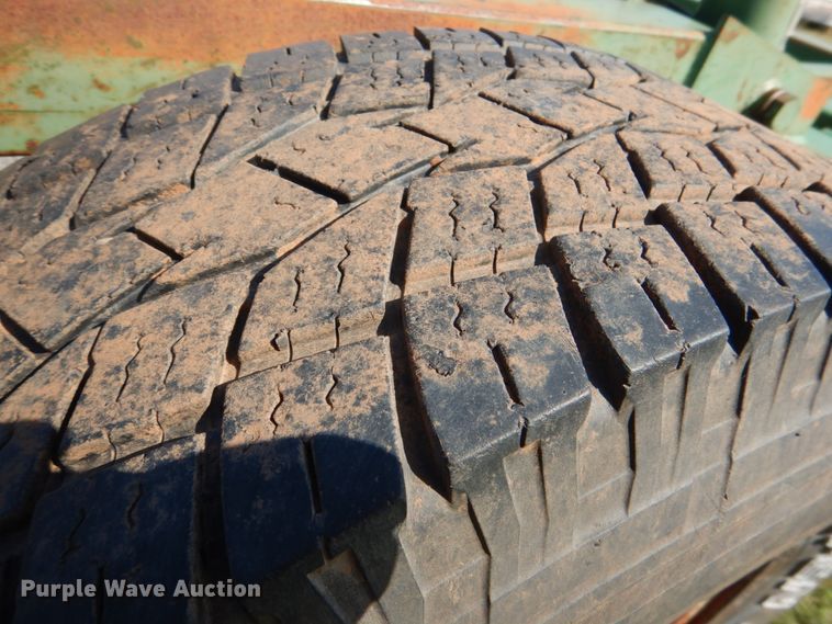 image for item KQ9661 John Deere  field cultivator