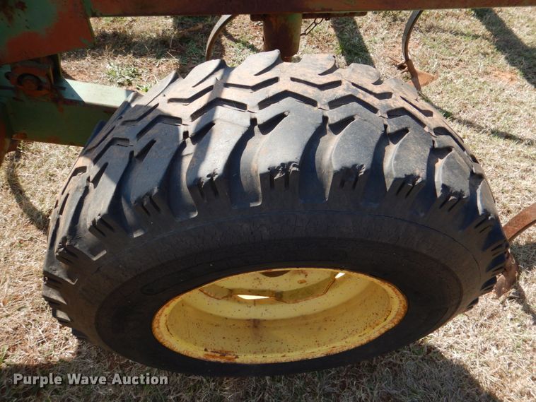 image for item KQ9661 John Deere  field cultivator