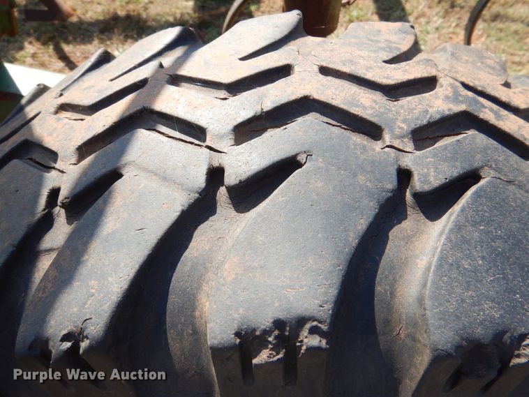 image for item KQ9661 John Deere  field cultivator