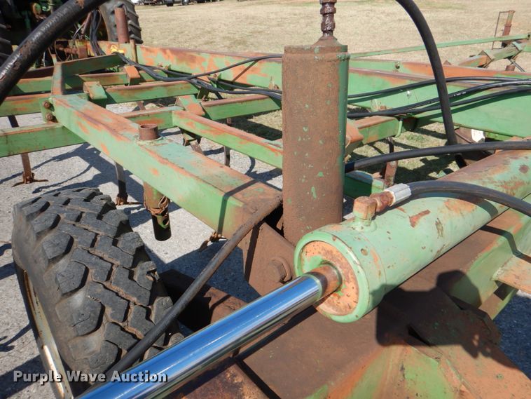 image for item KQ9661 John Deere  field cultivator