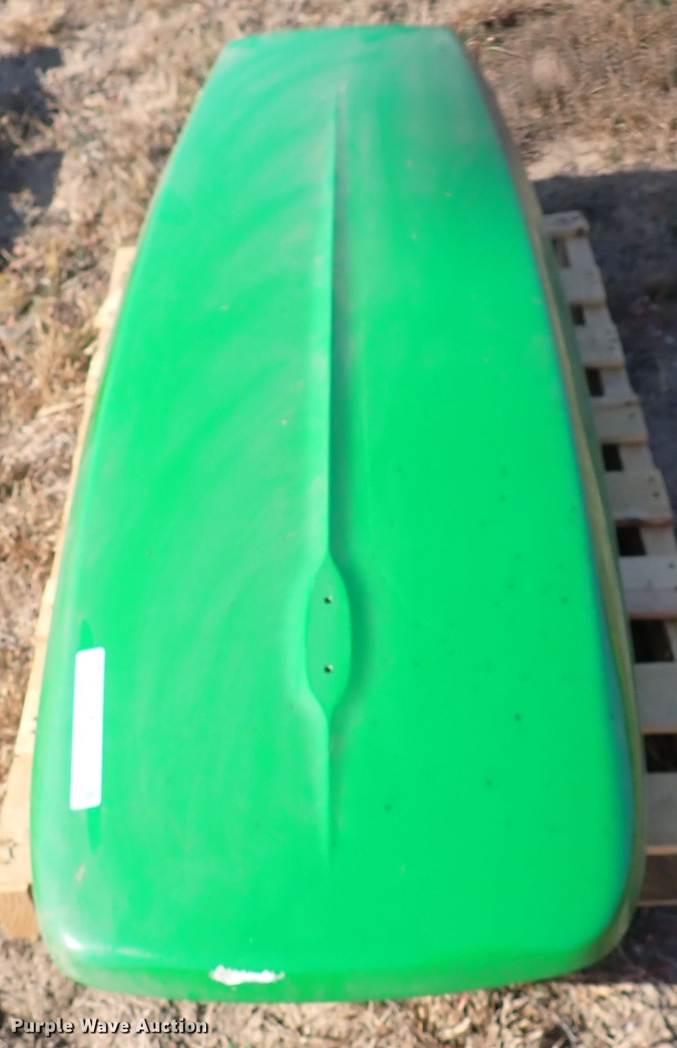 John Deere hood in Hutchinson, KS | Item IN9040 sold | Purple Wave