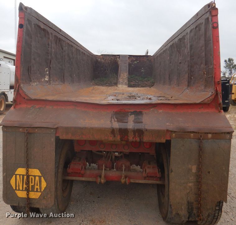 image for item DA5487 1993 Hilbilt  end dump trailer