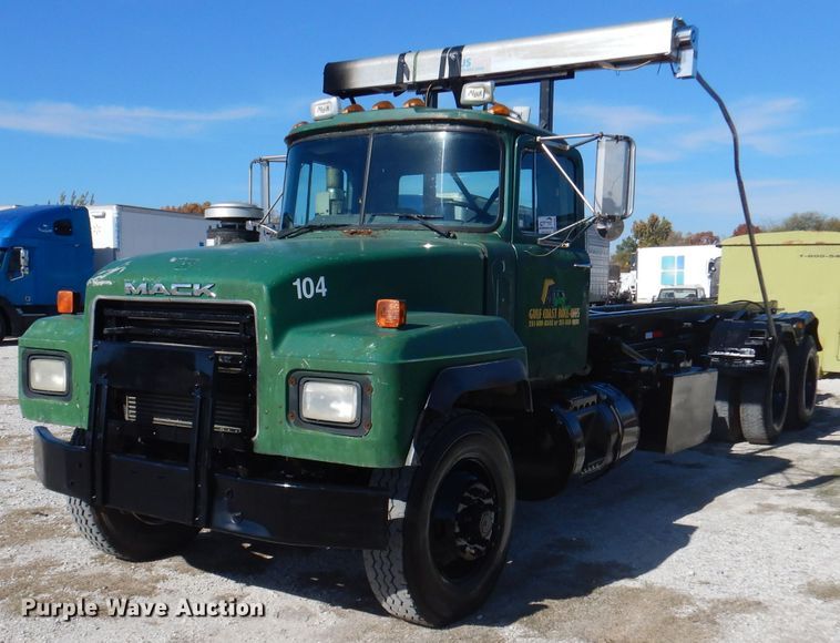 image for item DA5499 1999 Mack RD688S  roll-off container truck