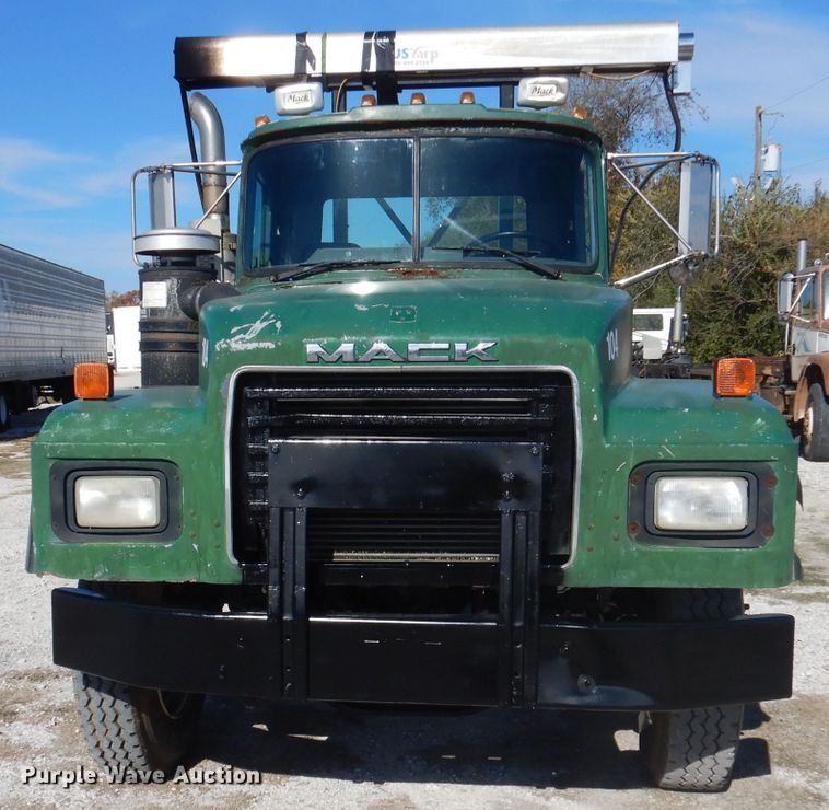 image for item DA5499 1999 Mack RD688S  roll-off container truck