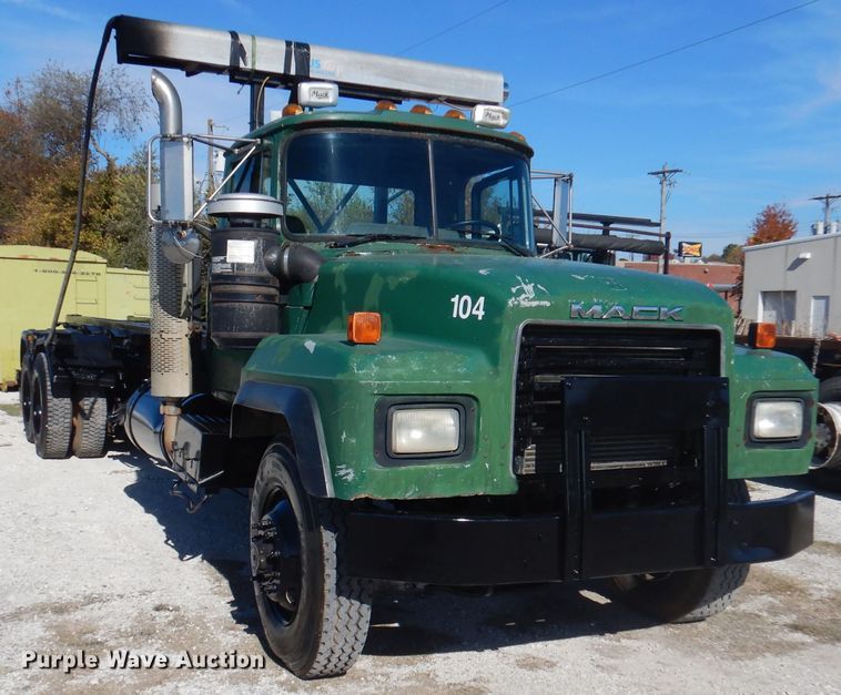 image for item DA5499 1999 Mack RD688S  roll-off container truck