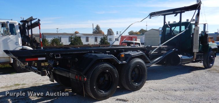 image for item DA5499 1999 Mack RD688S  roll-off container truck