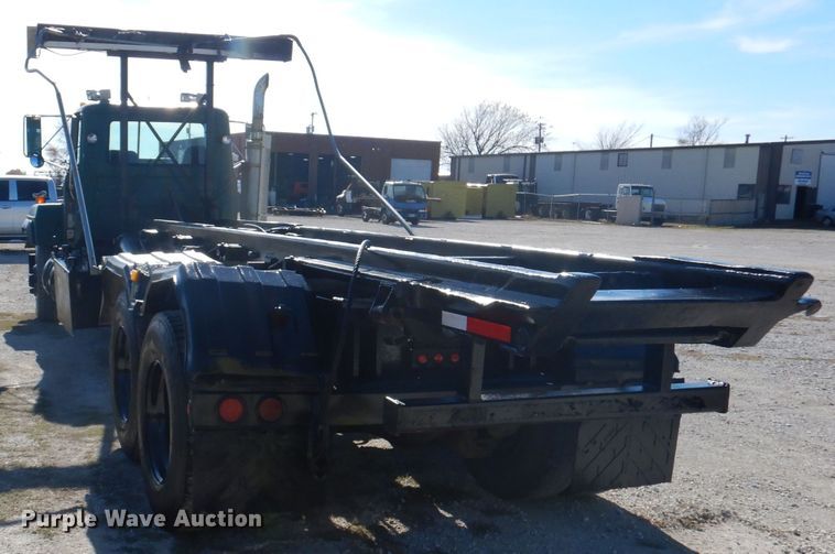 image for item DA5499 1999 Mack RD688S  roll-off container truck